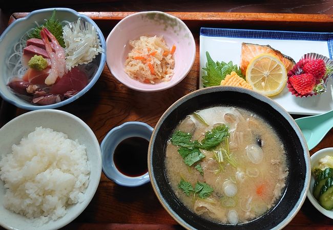 名は体を表さないとん汁定食