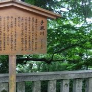 白山比神社付近では、崖下に、その急流を垣間見ることができる。