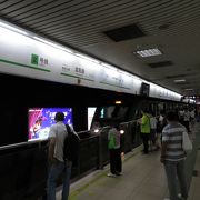 上海浦東空港への乗換駅。