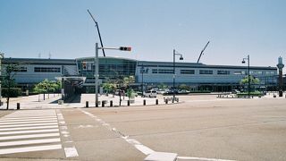 石川県最初の鉄道駅。