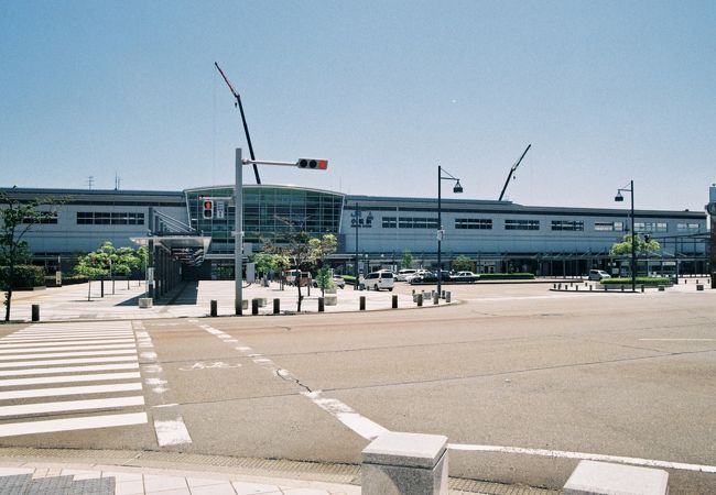 石川県最初の鉄道駅。