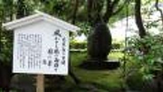 「風かをる　越しの白嶺を　国の華」と彫られているが。