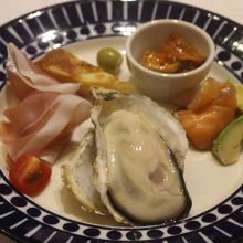 生ガキなどの前菜