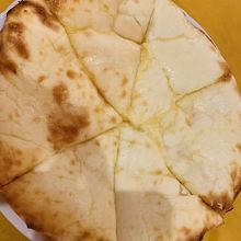 チーズナン　は　まるでピザみたい