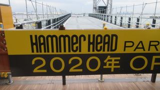 2020年7月､にっぽん丸が停泊中の新港ふ頭。上がインターコンチネンタル横浜 Pier 8。空いてる！