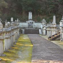 石碑が並ぶ墓所