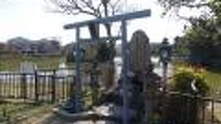 新旧が同居する雰囲気の良い公園