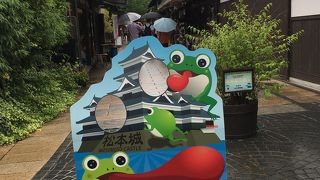 ＝なわて通り＝ 松本城の途中に