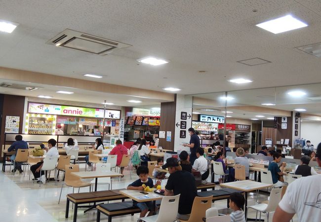 賑わっています