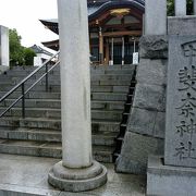 住宅街の甲斐奈神社