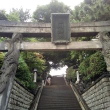 正面の鳥居です。