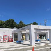 海岸沿いの道の駅、雷電岬まですぐです