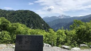 黒部立山アルペンルートで長野県側のおおき沢駅から、黒部ダム、経由して黒部平に着きました。 次のロープウェーに乗りつくために、ちょっと庭園を散策しました。庭園から立山連邦を見れて、ロープウェーも一緒に見れて、とても素晴らしい景色でした。