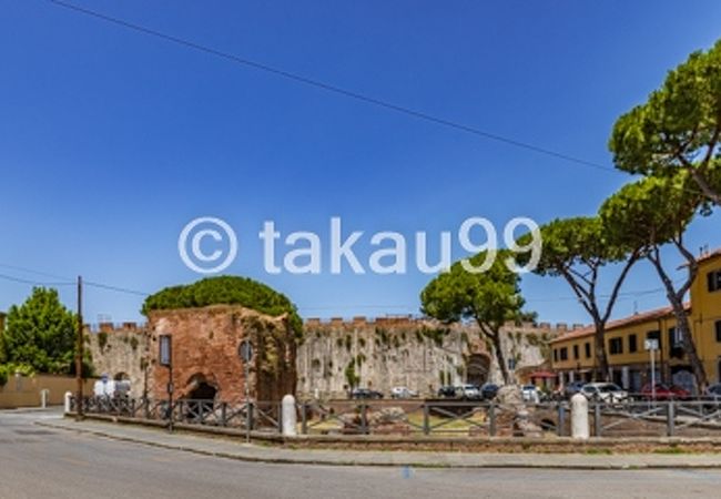 ドゥオーモ広場から歩いて直ぐにある古代ローマの浴場の遺跡です。