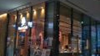 ミシュランで1つ星のレストラン「 オ・キャトーズ・フェブリエ」とコラボレーションしたカフェ 