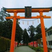 (竹駒神社)　楼門と唐門は総欅造りで、重厚感があります。