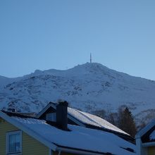 ナルビク駅からスキー場を見る。