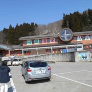 温泉もあり、そばで有名な道の駅