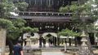 おみくじが扇の形