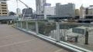 湊町リバープレイスと南堀江を結ぶ橋