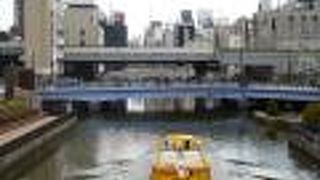 交通量の多い橋です