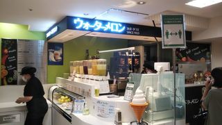 セール品もあるジューススタンド