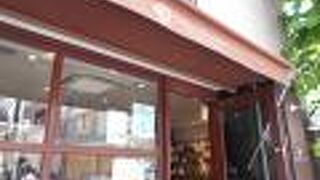 チョコレートと焼き菓子のお店です