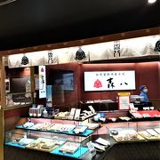 名門和菓子店の金沢駅売店