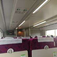 特別快速のグリーン車の車内