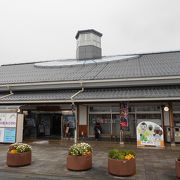 高島の扇骨による扇子が展示されています。