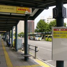 駅前バスターミナル