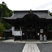 園城寺の隣にあるお社