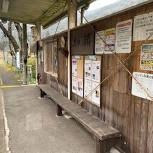 ローカル線らしい駅舎の様子です。