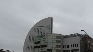 ショッピングやレストラン、夜景