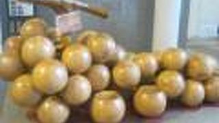 ユニークな椅子が色々と並んでいます