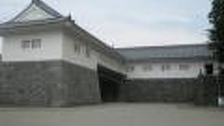 外観も内部も見所の多いスポットです