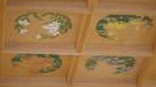 礼文島の可憐で美しい花々を描いた天井画が見どころ