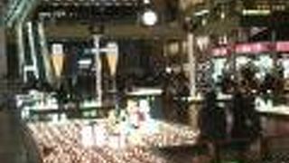大阪駅が上も下も電飾に包まれクリスマス気分満点