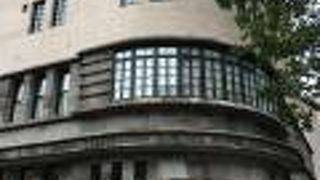 倉庫の面影あり