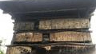 展望台の近くにあります