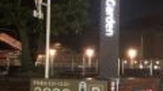 併設したカフェで休憩できる