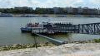 ドナウ川を運行するフェリーも便利です