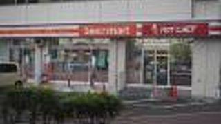 市電と五稜郭の中ほど