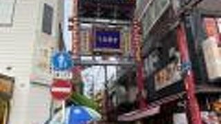 市場通りの両端にある牌楼！