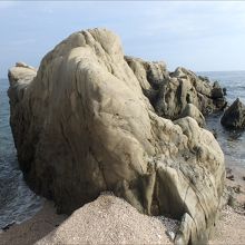 海蝕された奇岩を見るのも楽しい