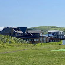 野球場の前はブチホテルコリンシアン