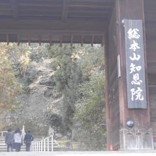 堂々とした京都の寺院です。