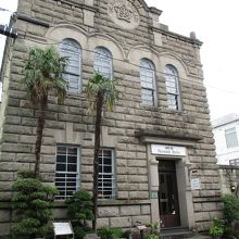 駅から歩いて２～３分です