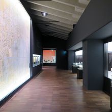 さて展示室です