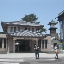琴電琴平駅の駅舎
